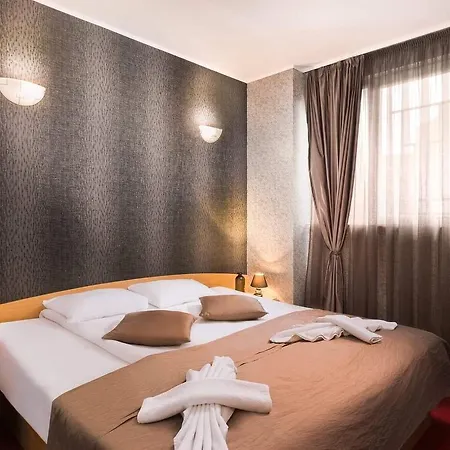 Point Hotel 2*